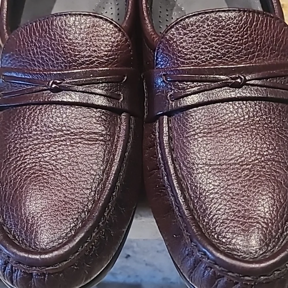 SAS women's Loafers. Sz9.5 in Excellent condition. Antique wine (#1588)